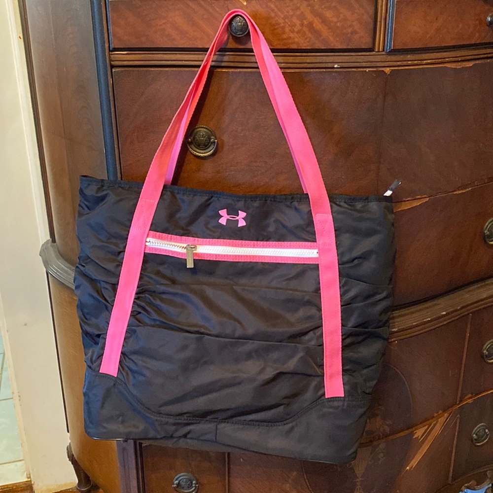 Under Armour tote like new 17,5x23x5”